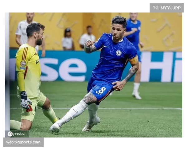 切尔西中场控制权之争,恩佐长传调度对决赖斯拦截 切尔西中场控制权之争,恩佐长传调度对决赖斯拦截